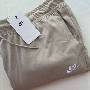 NWT Nike Standard Fit High Rise Joggers XL